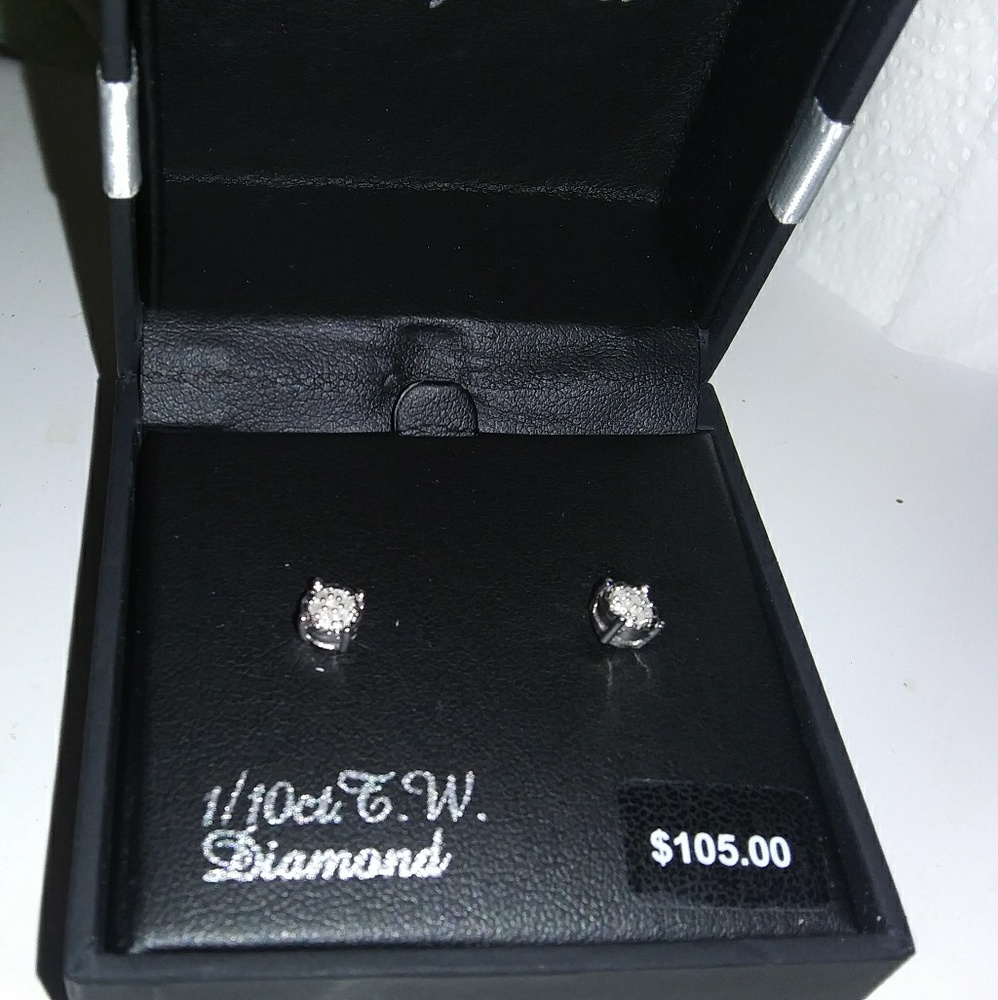 Sterling silver 1/10 Carat Diamond earrings